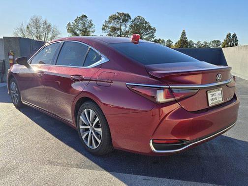 2021 Lexus ES 300h Base