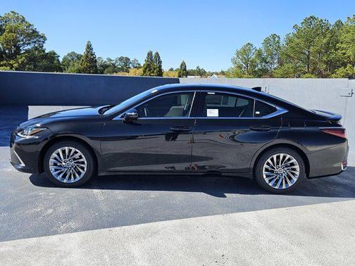 2025 Lexus ES 300h Luxury