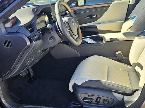 2025 Lexus ES 300h Luxury