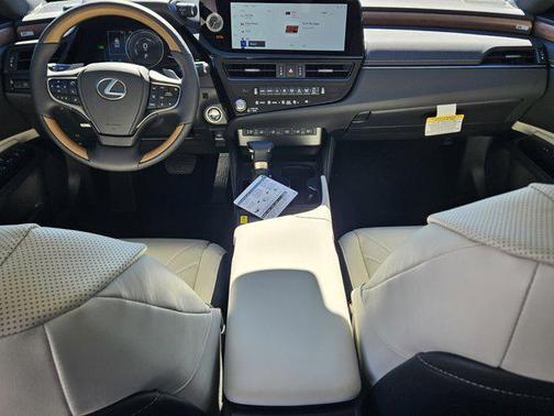 2025 Lexus ES 300h Luxury