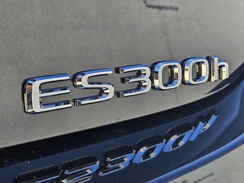2025 Lexus ES 300h Luxury