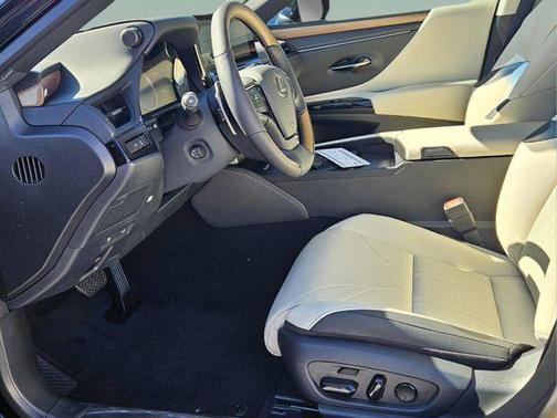 2025 Lexus ES 300h Luxury