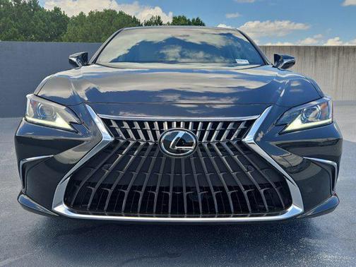 2025 Lexus ES 300h Base