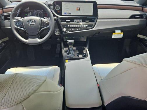 2025 Lexus ES 300h Base