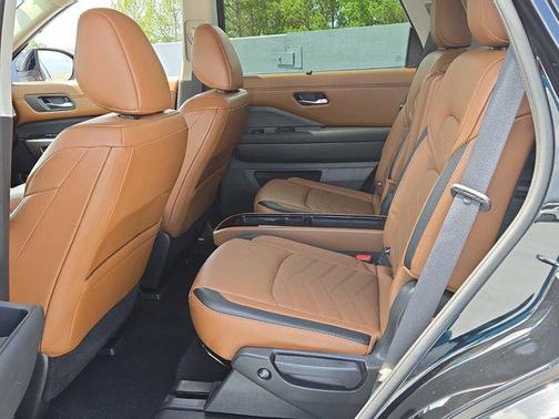 2022 Nissan Pathfinder Platinum 4WD