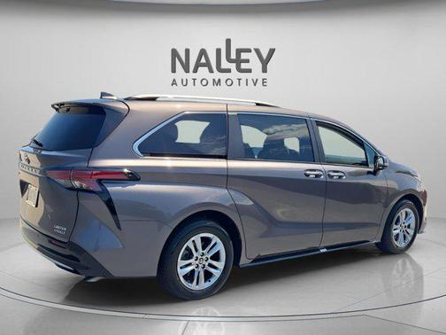 2022 Toyota Sienna Limited 7-Passenger