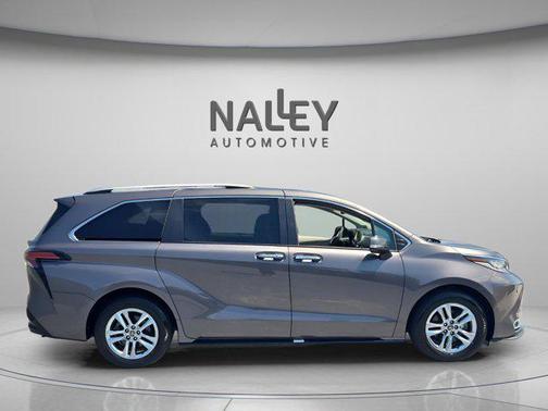 2022 Toyota Sienna Limited 7-Passenger