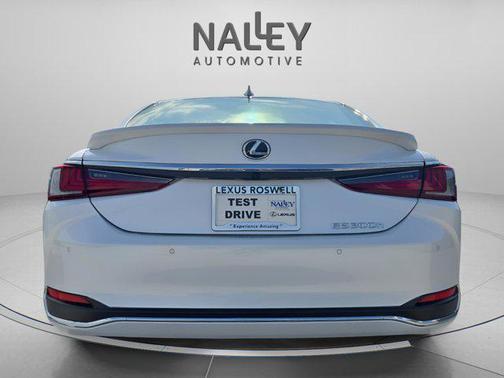 2025 Lexus ES 300h Base
