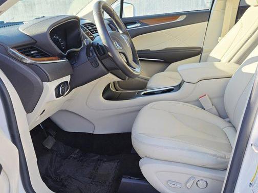 White Platinum 2019 Lincoln MKC Select