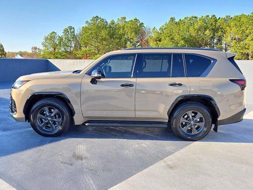 2025 Lexus LX 700h Overtrail