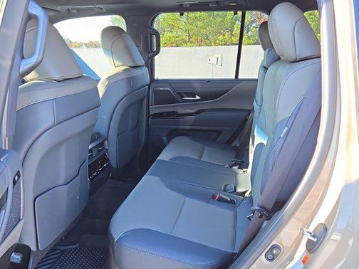 2025 Lexus LX 700h Overtrail