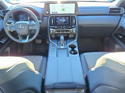 2025 Lexus LX 700h Overtrail