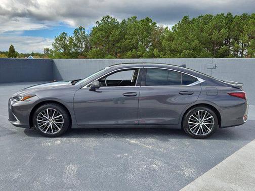 2024 Lexus ES 300h Base