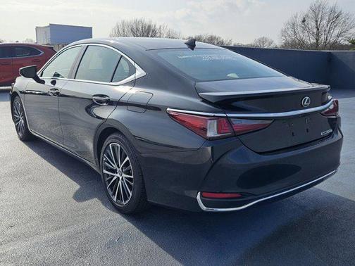 2025 Lexus ES 300h Base