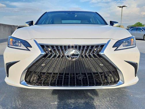 2025 Lexus ES 300h Base