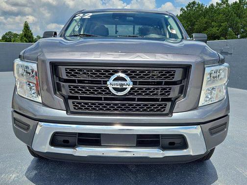 2022 Nissan Titan SV