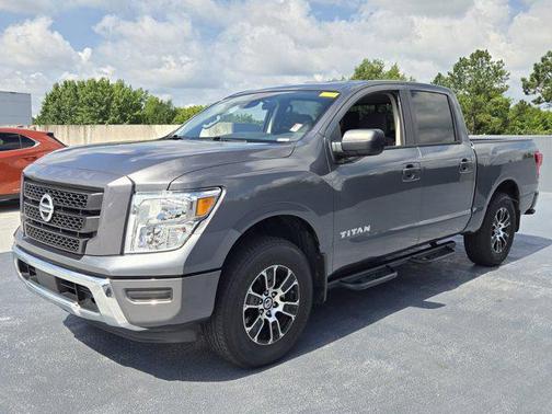 2022 Nissan Titan SV