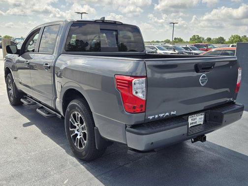 2022 Nissan Titan SV