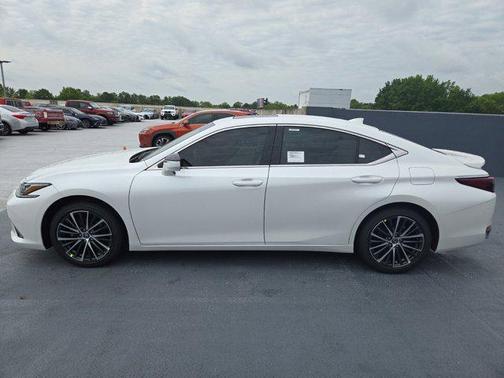 2025 Lexus ES 300h Base
