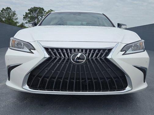 2025 Lexus ES 300h Base