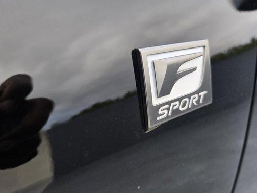 2023 Lexus ES 300h F SPORT Handling