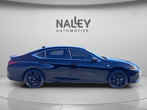 2023 Lexus ES 300h F SPORT Handling