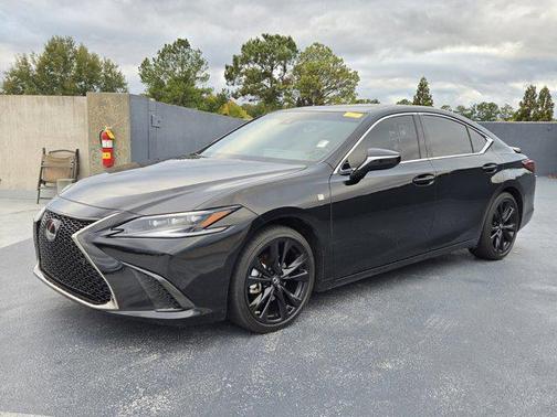 2023 Lexus ES 300h F SPORT Handling