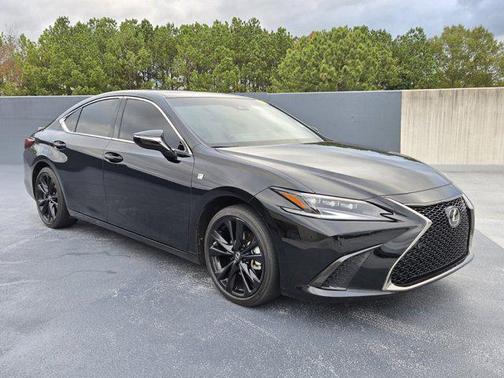 2023 Lexus ES 300h F SPORT Handling