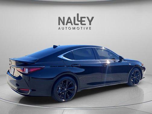 2023 Lexus ES 300h F SPORT Handling