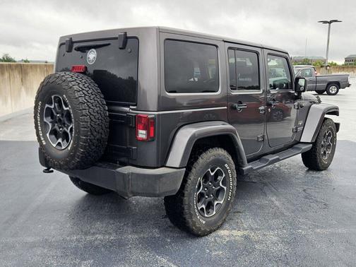 Granite Crystal Metallic Clearcoat 2017 Jeep Wrangler Unlimited Sahara