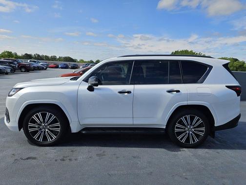 Eminent White Pearl 2023 Lexus LX 600 Luxury