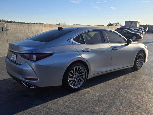 2025 Lexus ES 350 Ultra Luxury