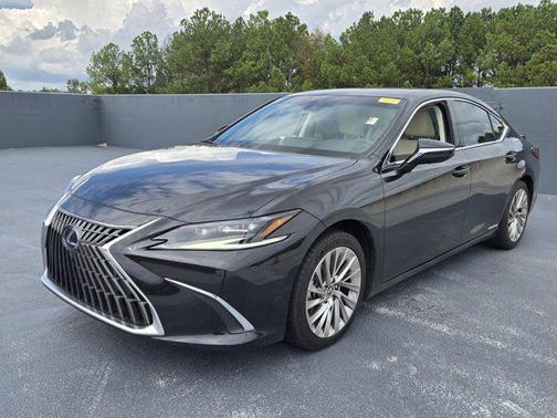 2022 Lexus ES 300h Ultra Luxury