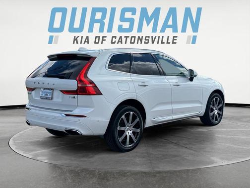 Crystal White Metallic 2021 Volvo XC60 T5 Inscription