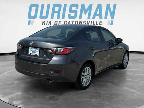 Graphite 2018 Toyota Yaris iA Base