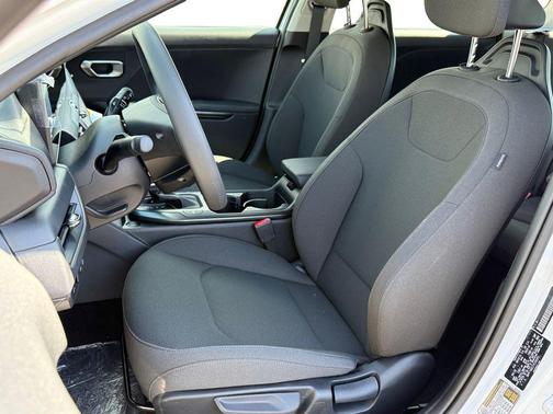 Snow White Pearl 2026 Kia K4 LX