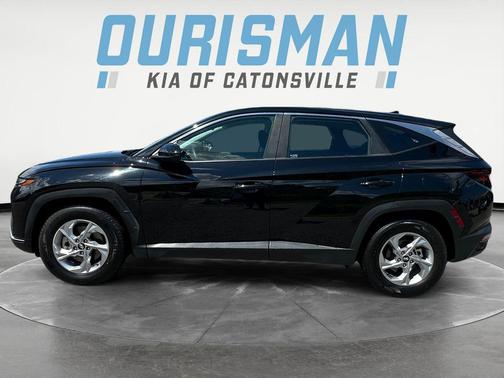 Black Pearl 2024 Hyundai TUCSON SE