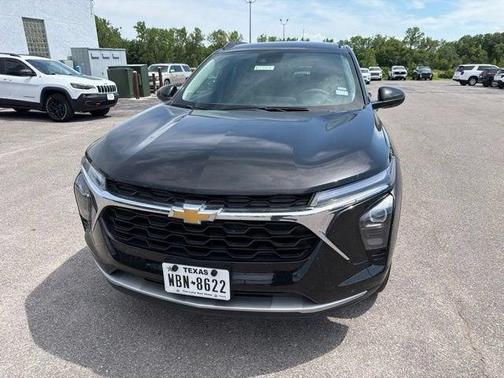 Mosaic Black Metallic 2025 Chevrolet Trax LT