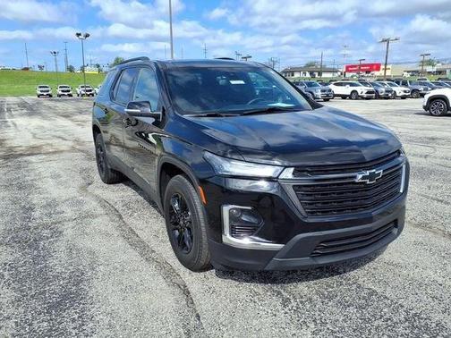 Mosaic Black Metallic 2023 Chevrolet Traverse LT Cloth