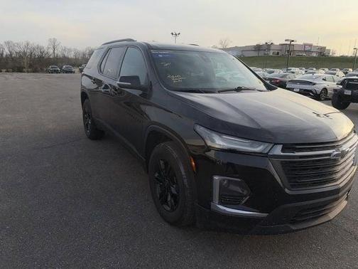 Mosaic Black Metallic 2023 Chevrolet Traverse LT Cloth