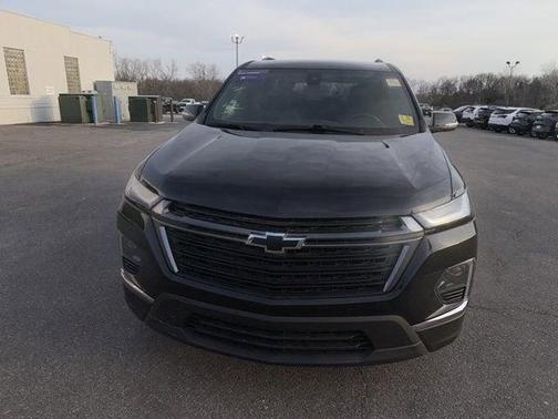 Mosaic Black Metallic 2023 Chevrolet Traverse LT Cloth