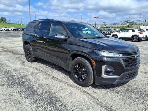Mosaic Black Metallic 2023 Chevrolet Traverse LT Cloth