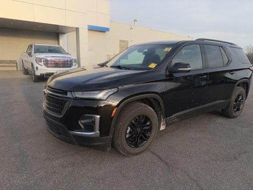 Mosaic Black Metallic 2023 Chevrolet Traverse LT Cloth