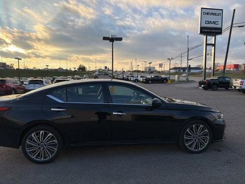 2023 Nissan Altima 2.5 SL