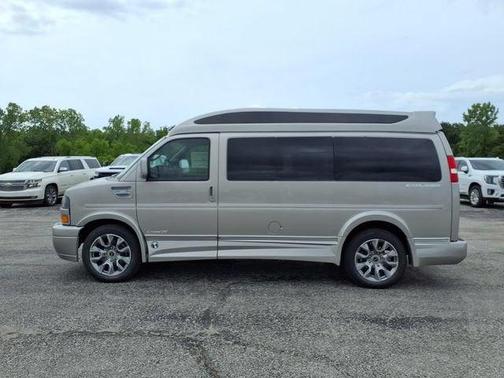 Special Exterior Color 2026 Chevrolet Express 2500 LT