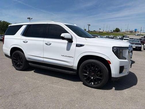 Summit White 2023 GMC Yukon SLT