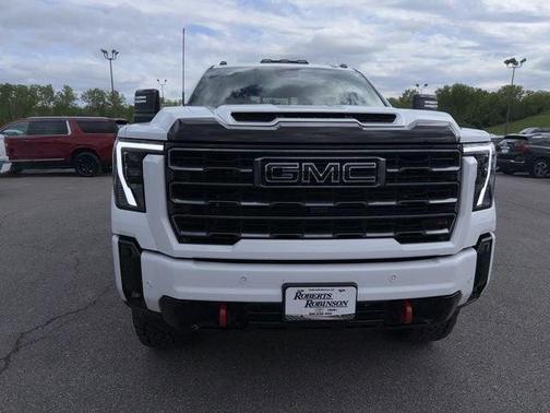 Summit White 2025 GMC Sierra 2500 AT4
