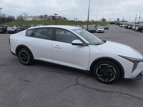 Snow White Pearl 2025 Kia K4 EX