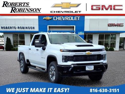 Summit White 2026 Chevrolet Silverado 2500 Custom