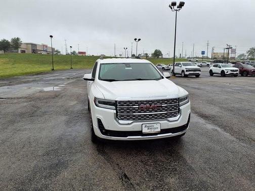 White Frost Tricoat 2022 GMC Acadia Denali